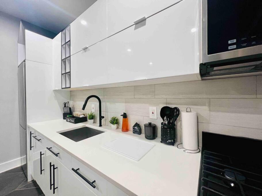 2 Bedroom Apartment, Close To Nyc & Downtown Jc! Джърси Сити Екстериор снимка